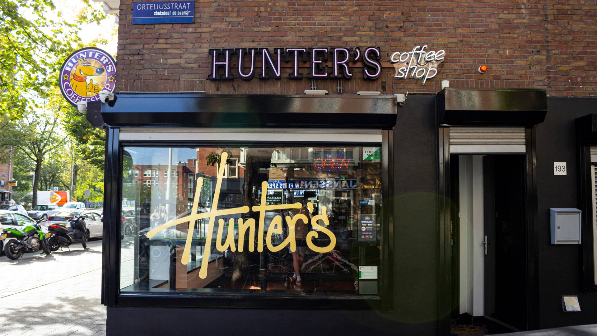 Hunters Coffeeshop 4