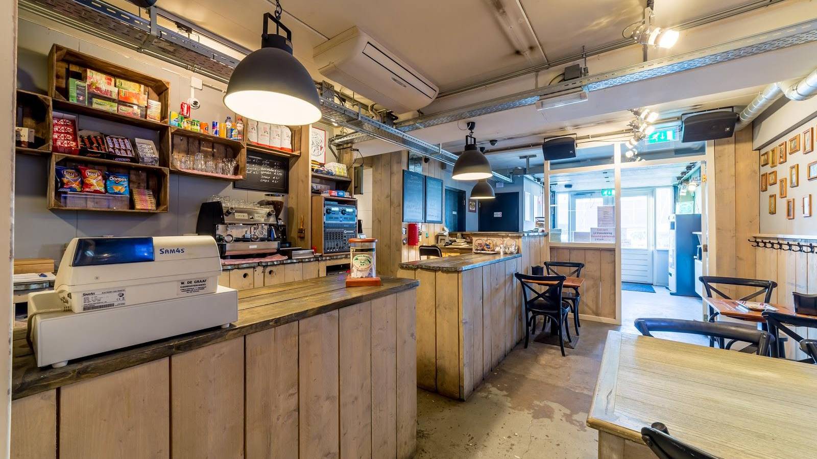 Funny People Coffeeshop 2