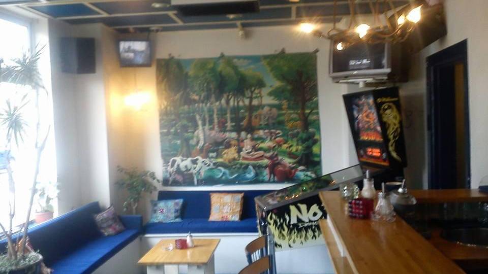 Coffeeshop Blue & White 4
